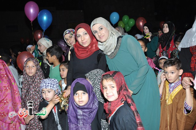 كفرقاسم : امسية رمضانية ايمانية ومسيرة لاطفال روضة براعم افاق تجوب شوارع المدينة  . 